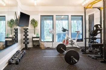 Силовые упражнения дома: собираем домашний спортзал