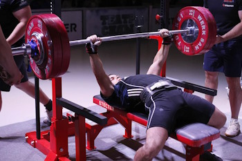 Как правильно делать жим лёжа?